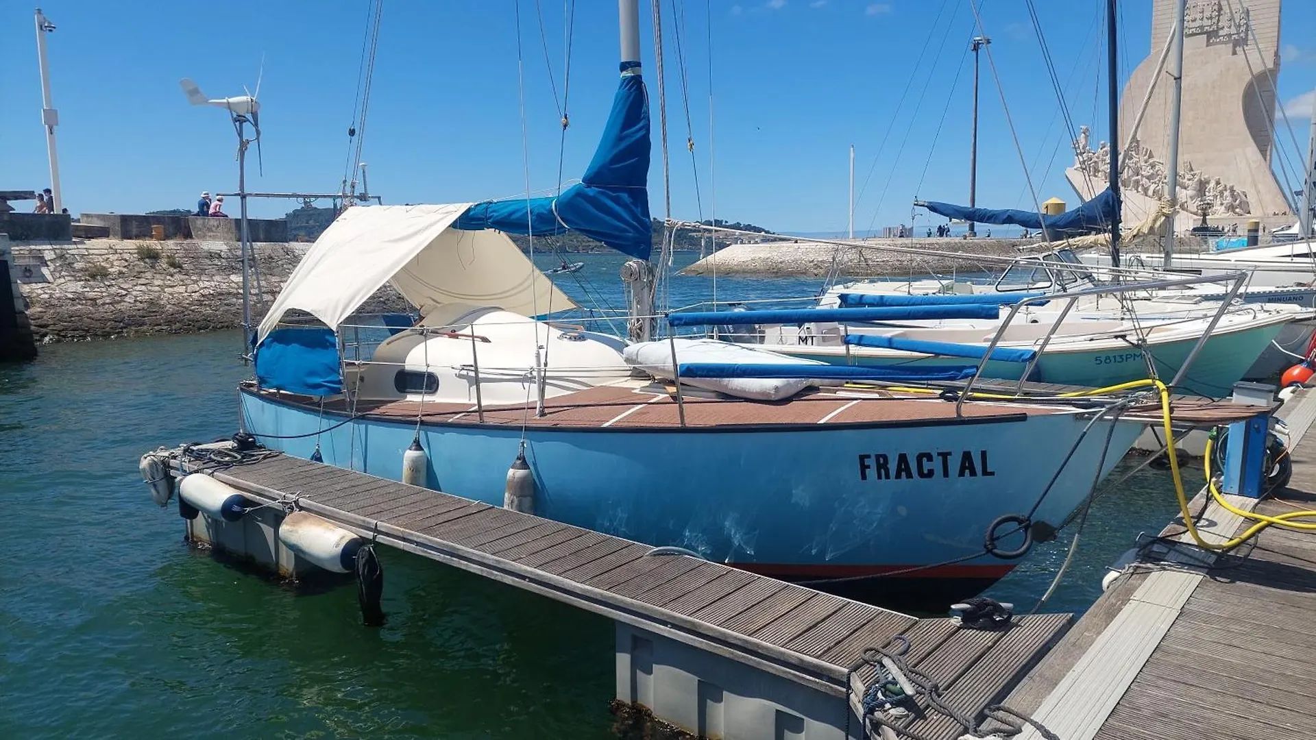 Hotel Fractal - Vintage Sailboat In Belem Lizbona Portugalia