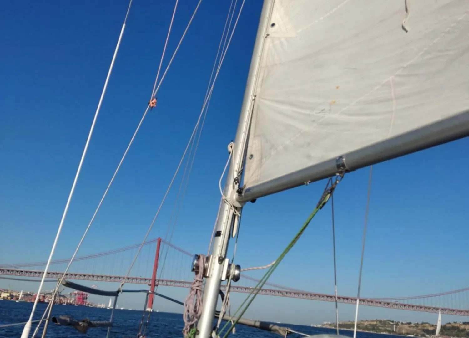 Botel Fractal - Vintage Sailboat In Belem Hotel Lissabon